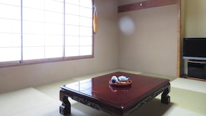 Unclassified image, 3 of 17, button - Myojokan Inn (Hakone)