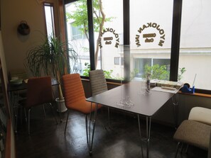 Lobby sitting area - Myojokan Inn (Hakone)