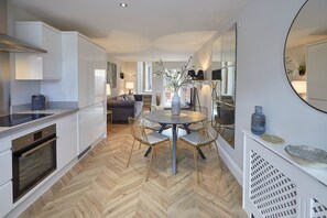 Apartment | Dining room