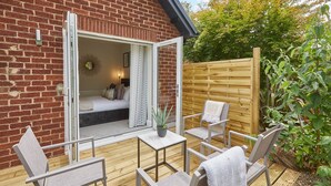 Apartment | Terrace/patio - The Madison at Prospect Hill Apartments (Whitby)