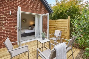 Terrace/patio - The Madison at Prospect Hill Apartments (Whitby)