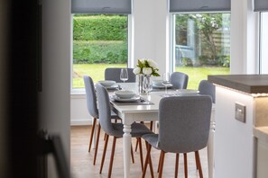 Classic House, 3 Bedrooms, Non Smoking | In-room dining - Seafield House - Donnini Apartments (Ayr)