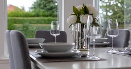 Seafield House - Donnini Apartments