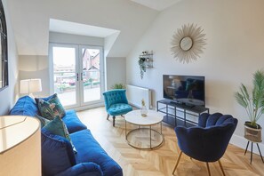 公寓 | 客厅 | 42-英寸智能电视 （配备数码频道）、电视