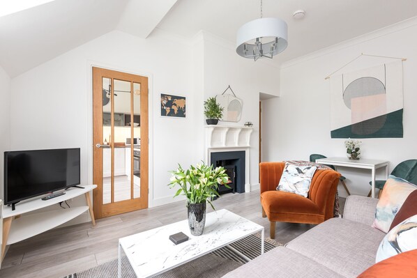 Apartment | Living area | Flat-screen TV - Feversham House (York)