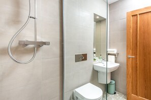 Apartment | Bathroom