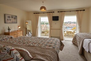 House | 4 bedrooms, iron/ironing board, free WiFi, bed sheets - Harbour View House (Whitby)