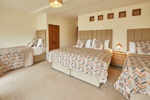 Ferienhaus | 4 Schlafzimmer, Bügeleisen/Bügelbrett, kostenloses WLAN, Bettwäsche