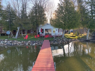 Cute As A Bug Cottage On The Shores of Big Manistique Lake