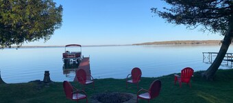 Cute As A Bug Cottage On The Shores of Big Manistique Lake