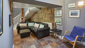 Cottage | Living area | Flat-screen TV