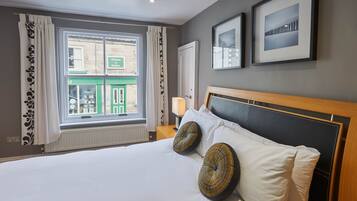 Cottage | 2 bedrooms, premium bedding, iron/ironing board, free WiFi