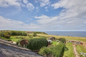 Cottage | Beach/ocean view - Ammonite Cottage (Saltburn-by-the-Sea)