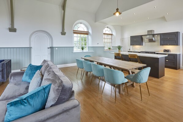 House | Dining room - Dunsley Chapel (Whitby)