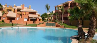 Penthouse apartment, wifi, pool, parking