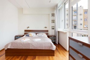 2 dormitoris, planxa i posts de planxar, wifi i roba de llit