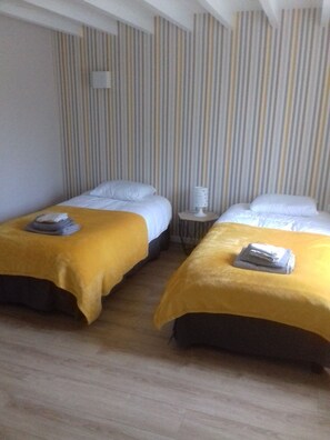 3 chambres, fer et planche à repasser, Wi-Fi gratuit