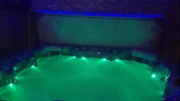 室內 SPA 浴池
