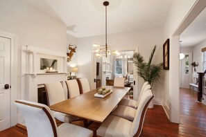 Unclassified image, 5 of 31, button