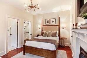 Unclassified image, 2 of 31, button