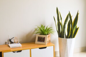 2 عدّة غرف نوم ومكواة/لوح كي وواي فاي مجانًا وملاءات أسرّة