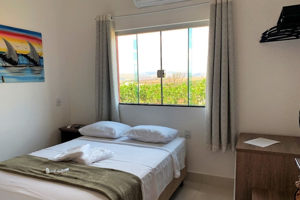 Quarto casal | Frigobar, Wi-Fi de cortesia, roupa de cama