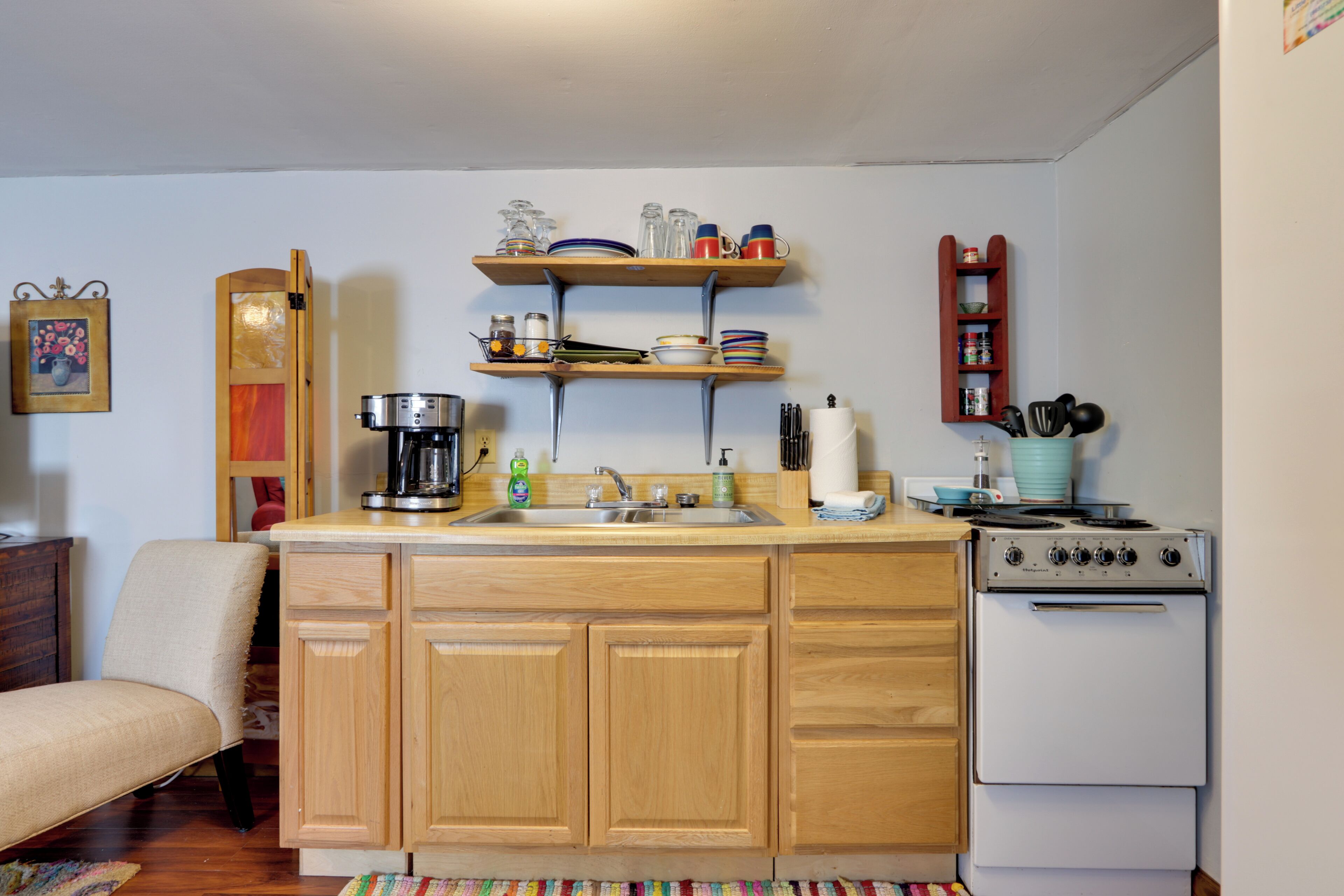 Fridge, microwave, stovetop, coffee/tea maker