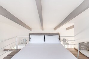 6 bedrooms, iron/ironing board, WiFi, bed sheets - Villa Giulia: Views, Pool & Concierge by Feeling Italy (Sorrento)