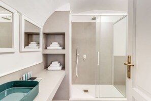 Shower, hair dryer, towels - Villa Giulia: Views, Pool & Concierge by Feeling Italy (Sorrento)