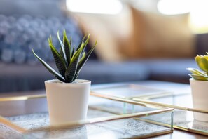 Classic Apartment | Living area | 28-inch Smart TV with cable channels, TV, Netflix - Walker Suite No82 - Donnini Apartments (Kilmarnock)