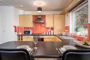 Apartamento clássico | Opções para refeição no quarto