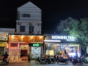 Front of property - evening/night - Le Tram Guesthouse (Phu Quoc)