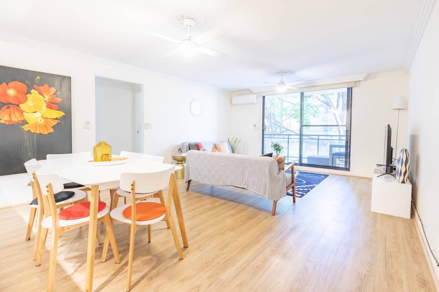 Perfectly Located Apartment with Spa and Rooftop Pool