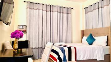 Deluxe Room | Iron/ironing board, free WiFi, bed sheets