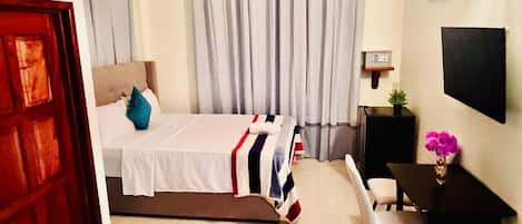Deluxe Room | Iron/ironing board, free WiFi, bed sheets