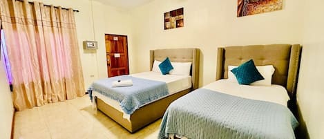 Fer et planche à repasser, Wi-Fi gratuit, draps fournis