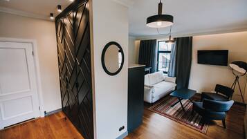 Romantic Apartment, 1 Bedroom (7) | Living area | Flat-screen TV