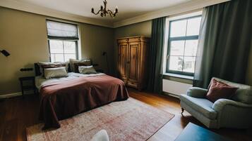 Individually furnished, free WiFi, bed sheets