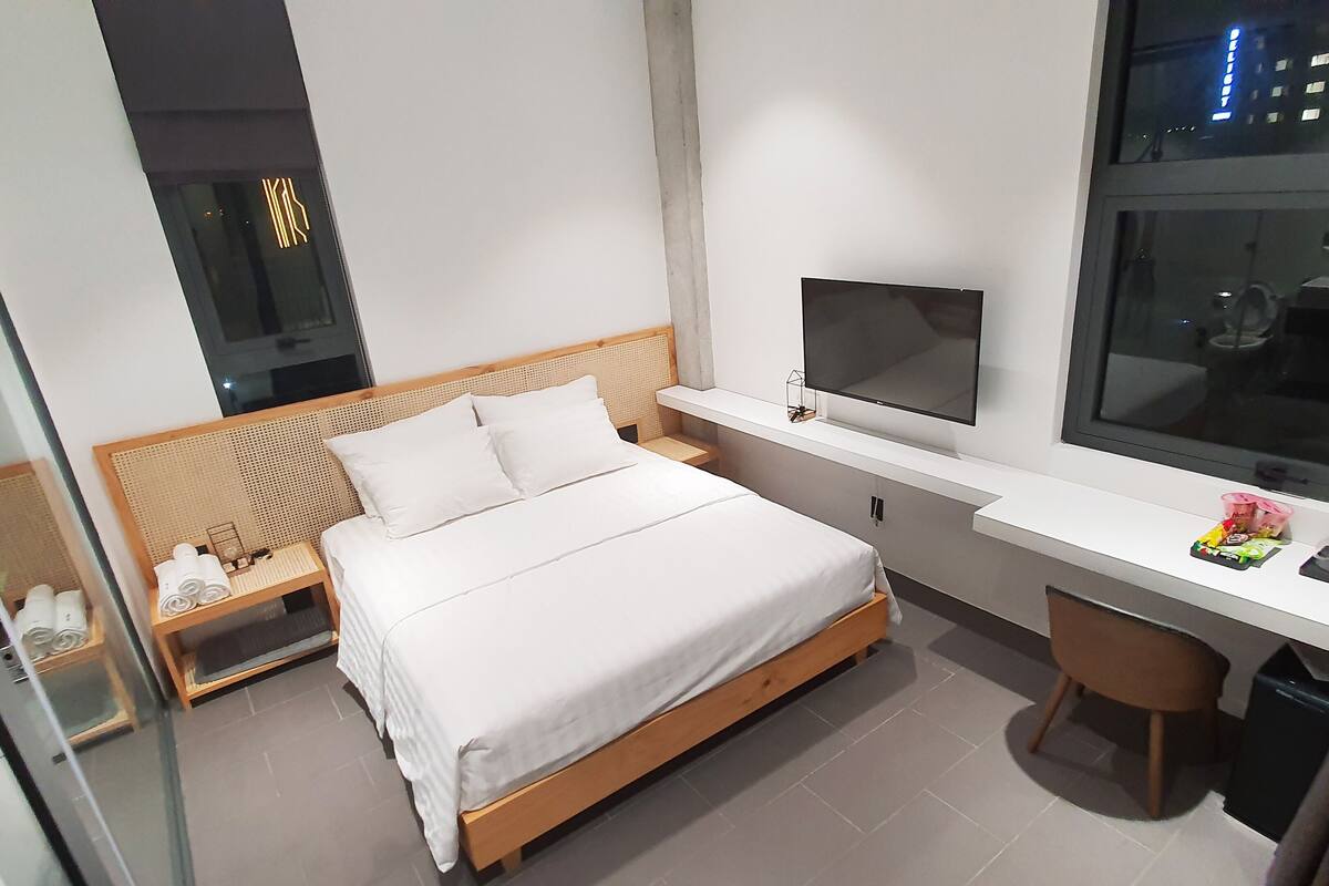 Select Comfort beds, minibar, desk, laptop workspace