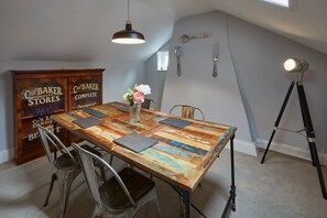 Dining room - Henderson House (Whitby)