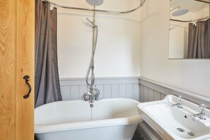 Apartment | Bathroom | Towels