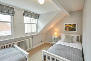 Apartment | 2 bedrooms, iron/ironing board, free WiFi, bed sheets