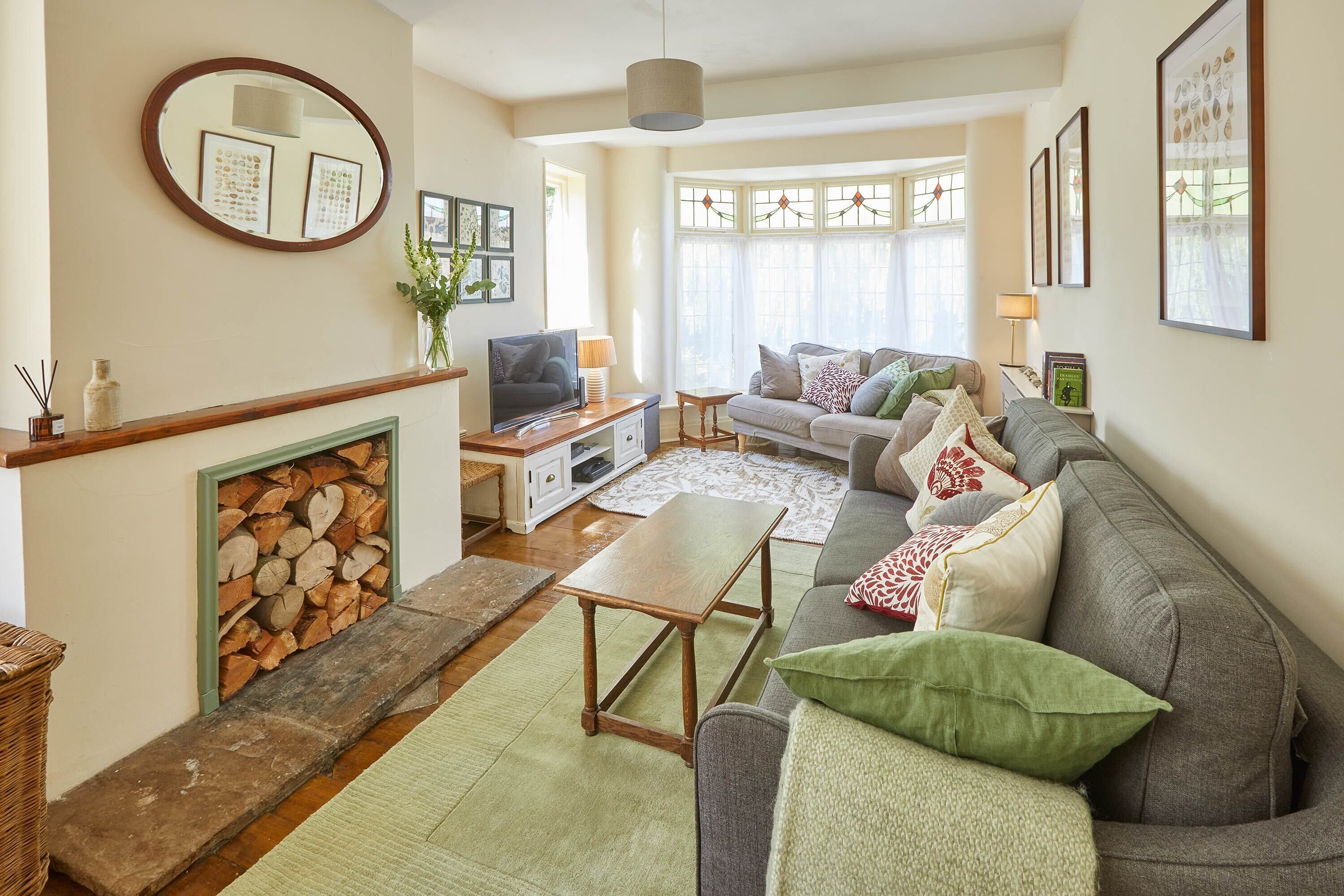 Cottage | Woonruimte | Een 32-inch televisie met digitale zenders