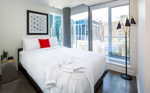 Condo Ville, 2 chambres | Literie de qualité, lit avec matelas à plateau-coussin, coffre-fort