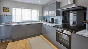 House | Private kitchen | Full-sized fridge, microwave, oven, stovetop