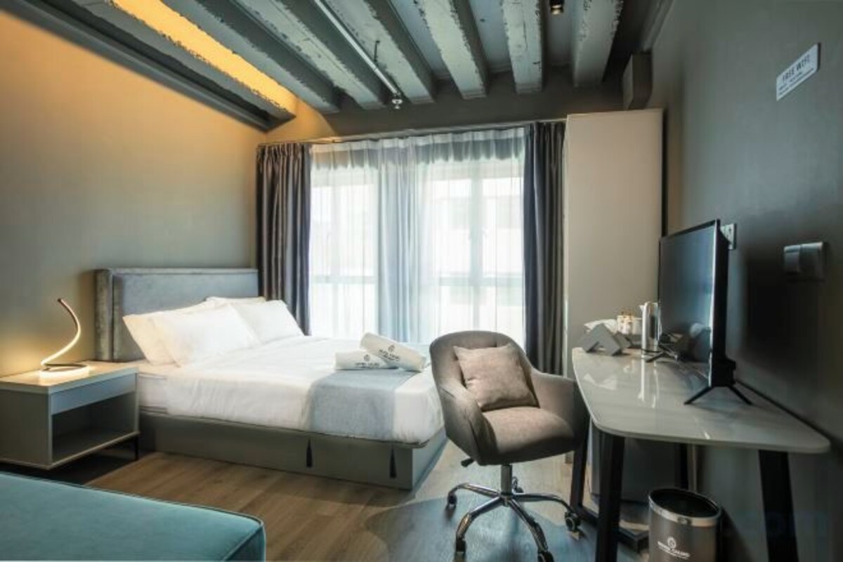 Bureau, espace de travail pour ordinateurs portables