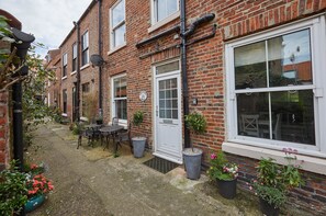 Exterior - Adventure House (Whitby)