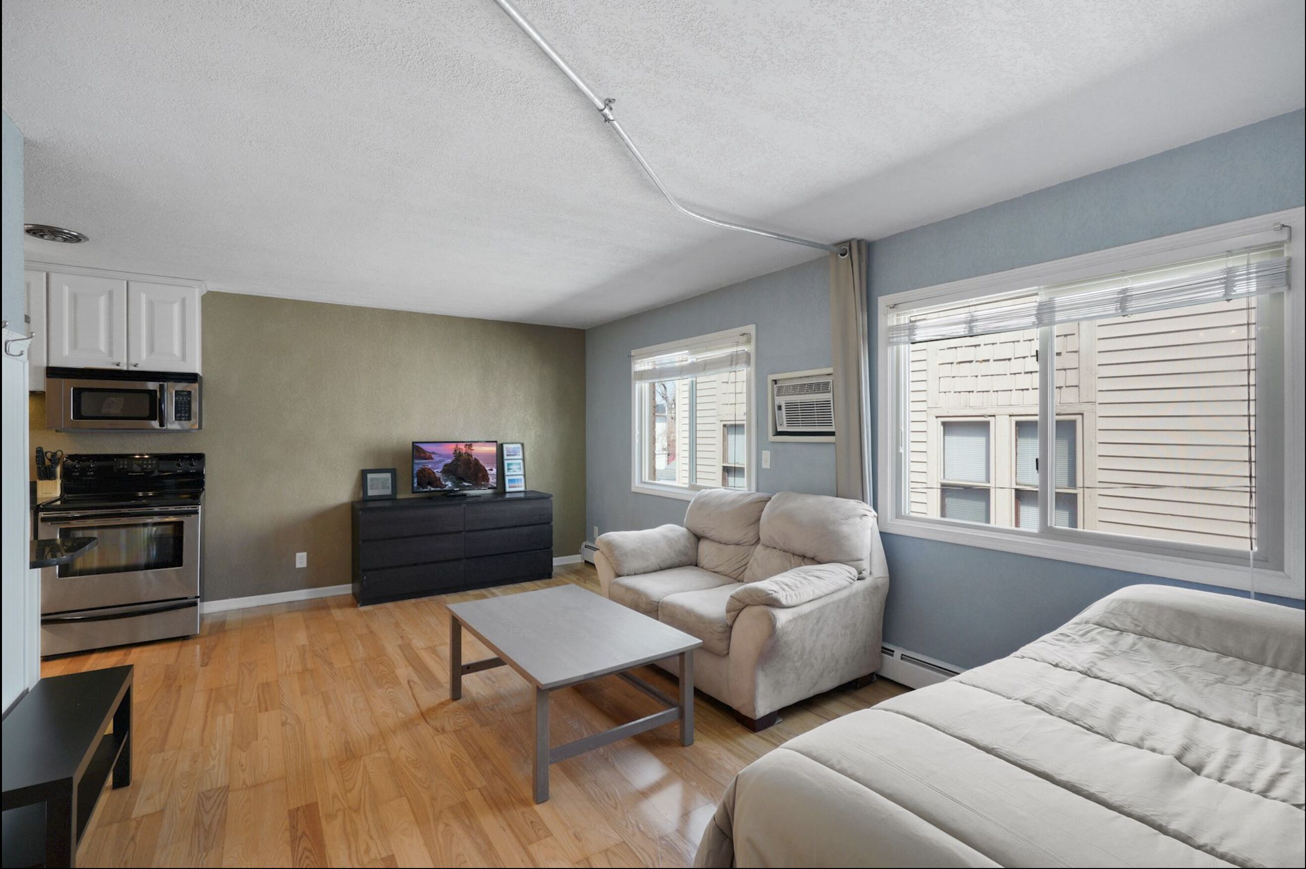Cozy Condo in Vibrant Location!