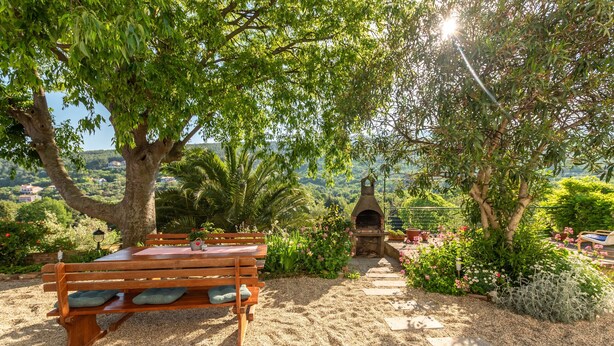 Outdoor dining - House Gaia – For Up to 5 Guests, Just a Few Steps from the Beach by 22Estates (Sveta Marina)