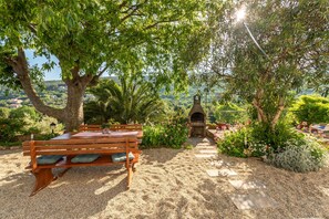 Outdoor dining - House Gaia – For Up to 5 Guests, Just a Few Steps from the Beach by 22Estates (Sveta Marina)